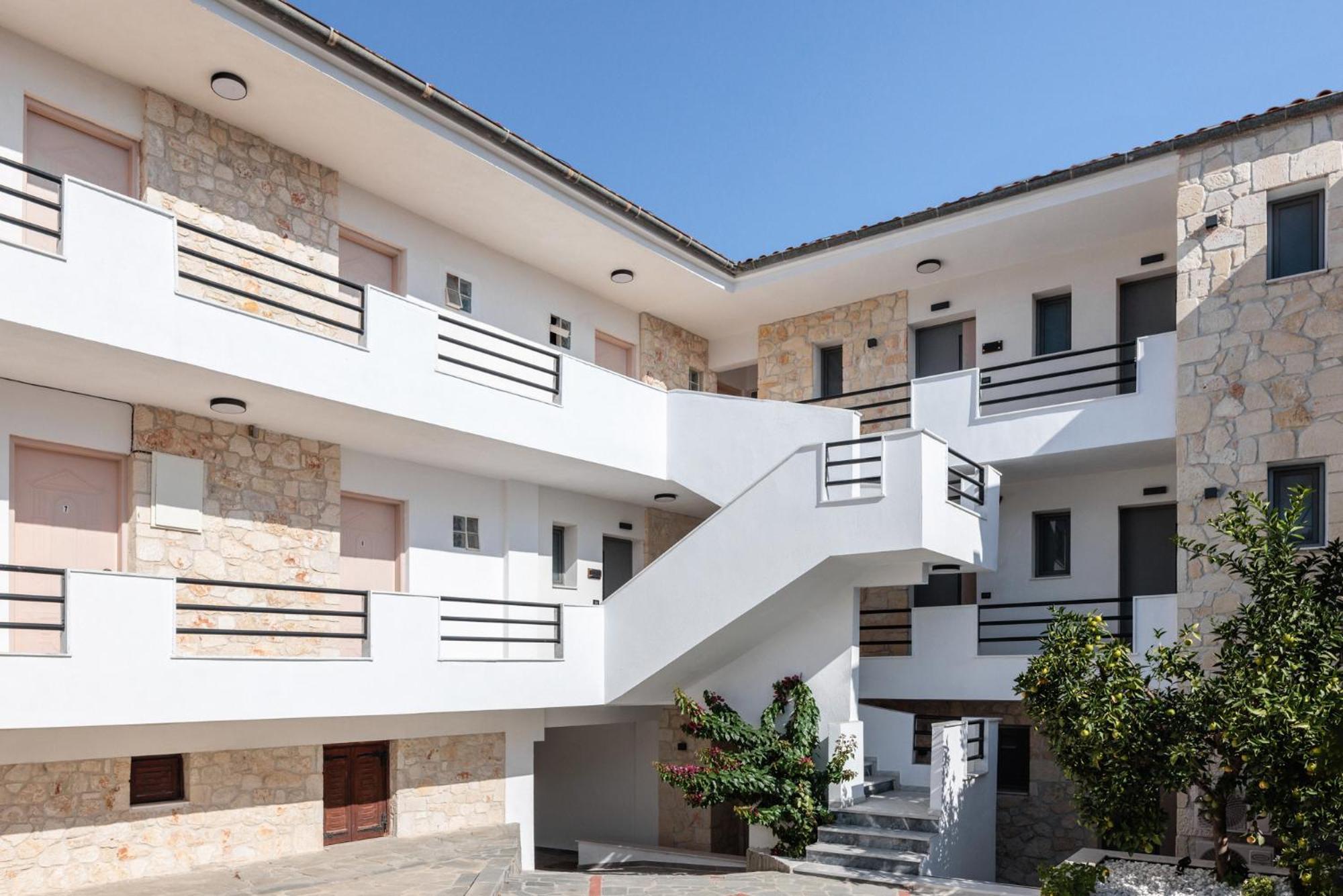 Amalthia Luxury Suites Polikhronon Exteriör bild