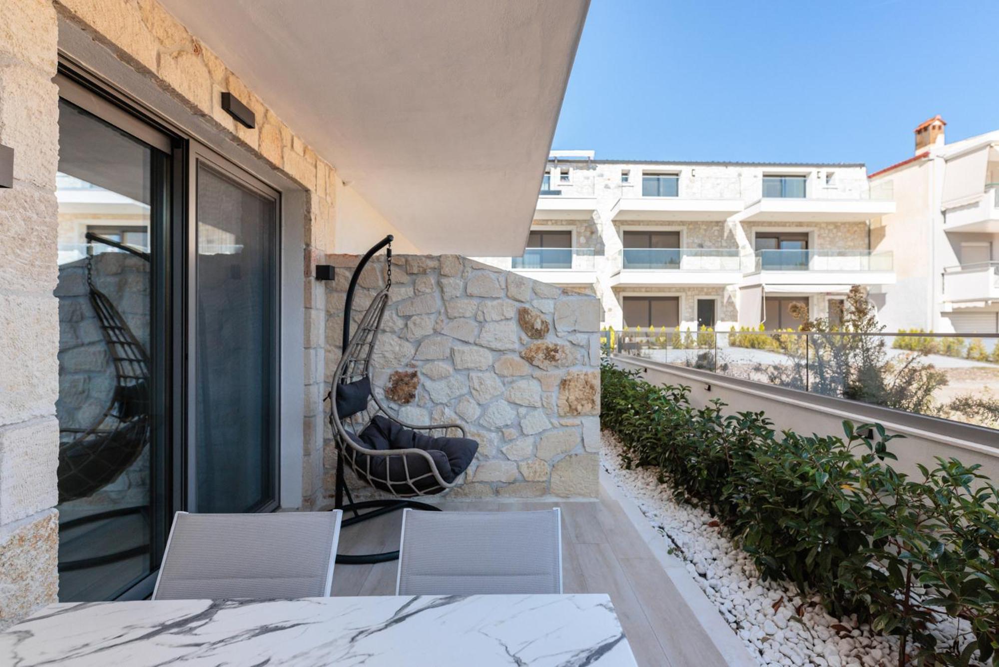 Amalthia Luxury Suites Polikhronon Exteriör bild